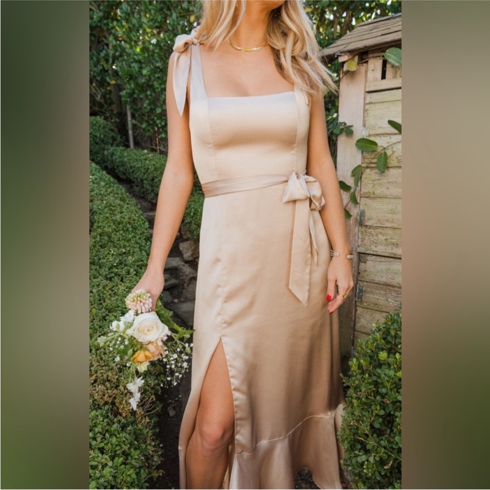 NWT Show Me Your Mumu Claire Midi Dress
Show Me The Ring Luxe Satin size XXL - Picture 2 of 3